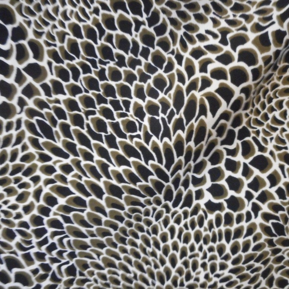 Tailor by B. Moss Size S Snake Print Blouse top - Picture 8 of 8